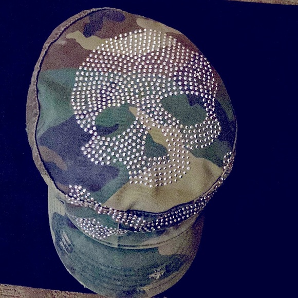 ❤️ Just  a cute camouflage with rhinestones skull hat by G. - Picture 2 of 7